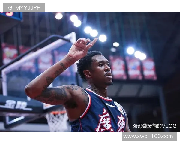 马尚布鲁克斯：从NBA到CBA的传奇旅程与篮球梦想的坚持